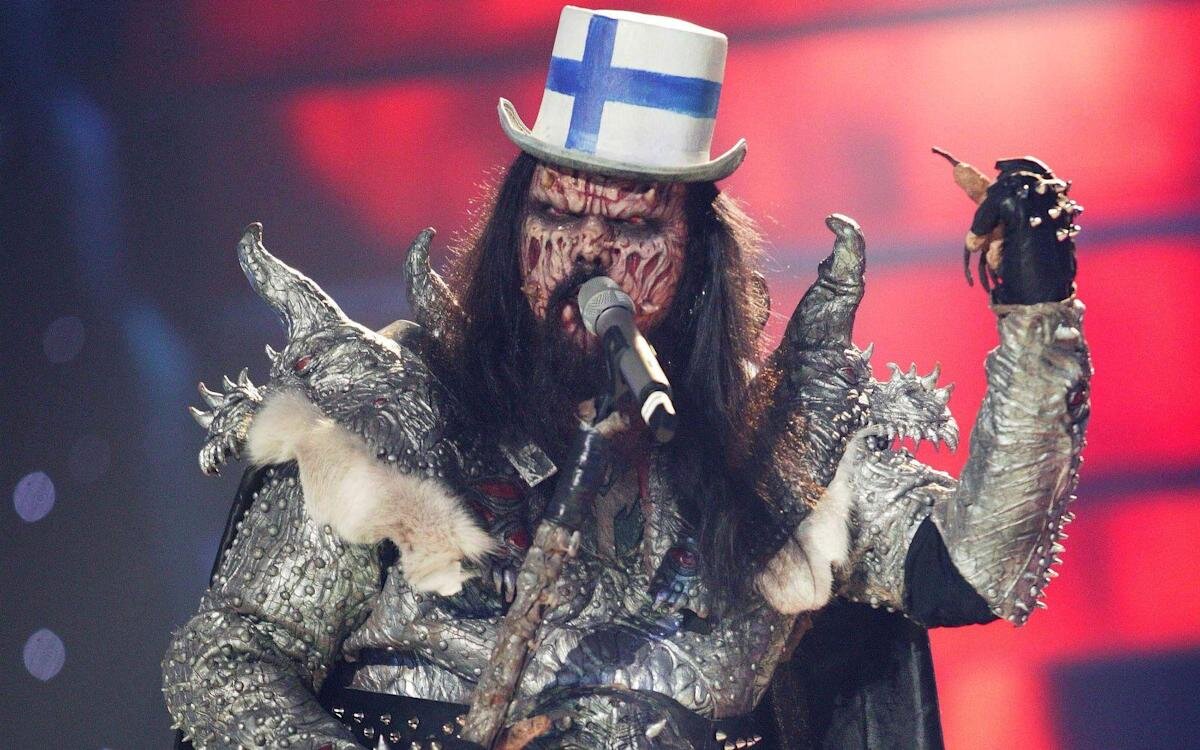 Оно ещё и поет