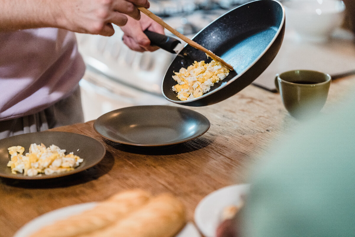 Почему еда пригорает: как «починить» сковородку 🍳 | Пекарня Хлебница | Дзен