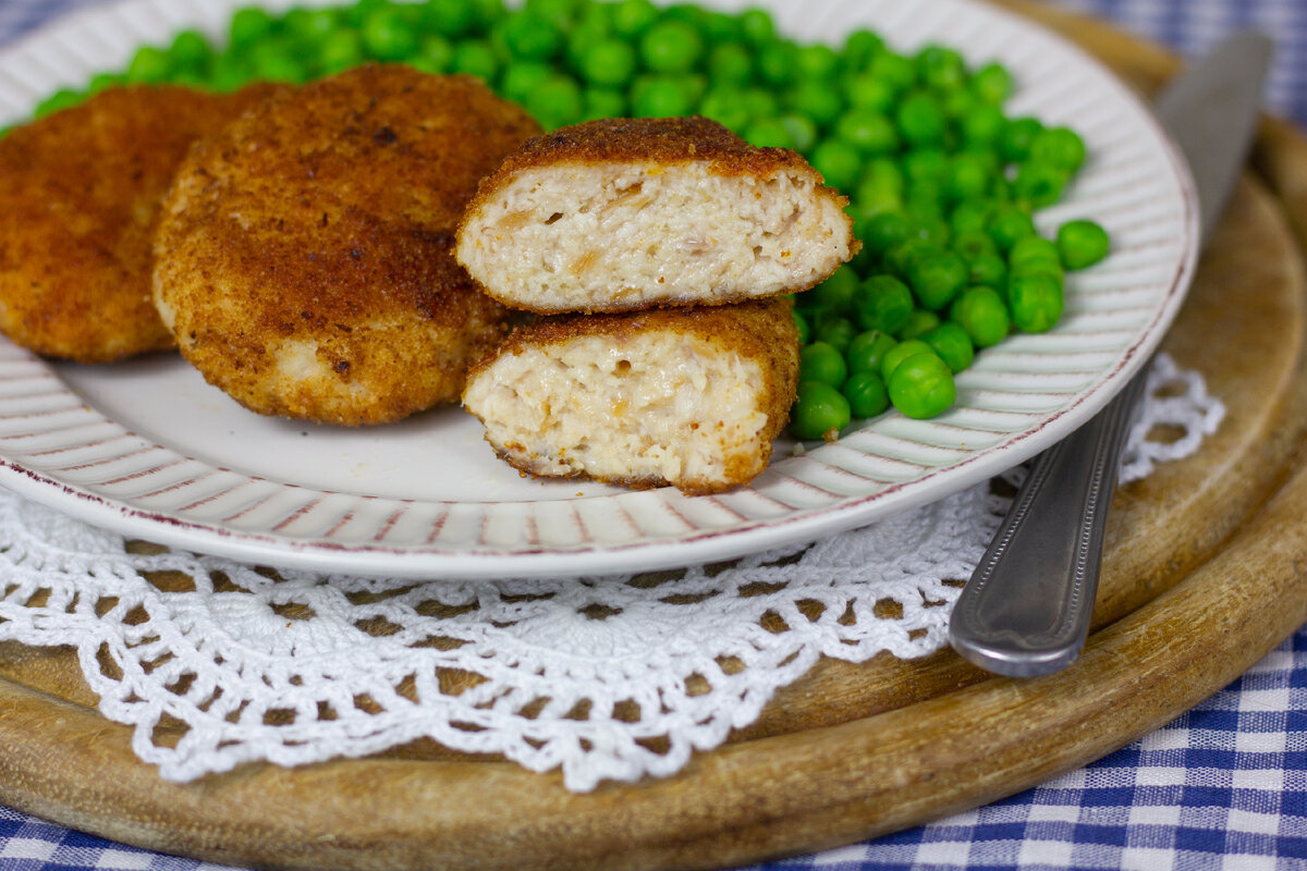 4 частые ошибки, из-за которых куриные котлеты получаются невкусными. Мой  проверенный рецепт без лишних добавок | Ем, пишу, считаю | Дзен