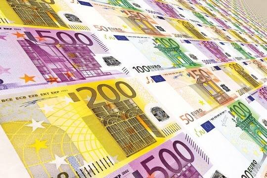    Немцы возмутились зарплатой личного фотографа вице-канцлера Германии в 400 тысяч евро