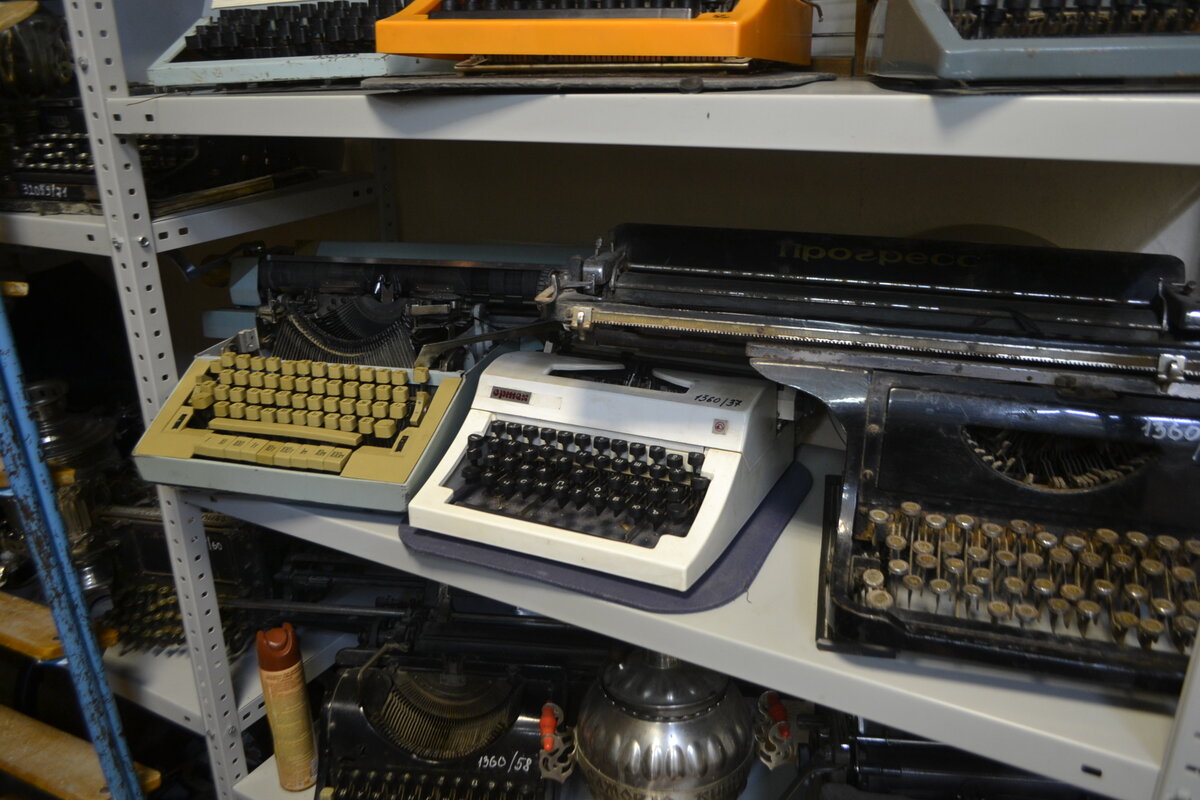 Такая печатная машинка у меня была в детстве