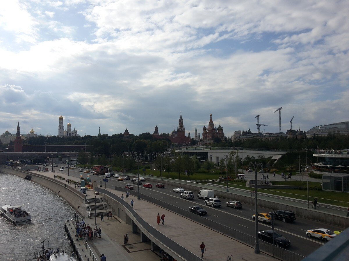 Фото с парящего моста в зарядье