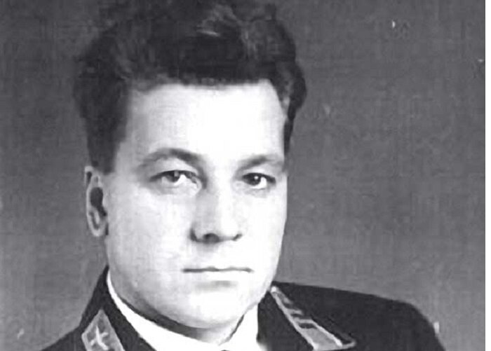 Анатолий Васильевич Ляпидевский, родился 23 марта 1908 года, в селе Белая глина, Ставропольской губернии. 