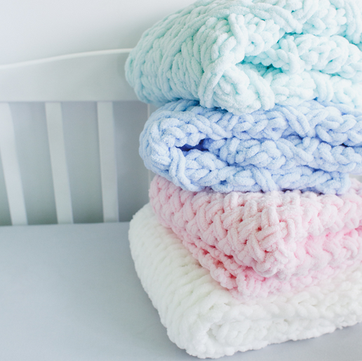 Плед получается очень пушистым и мягким.