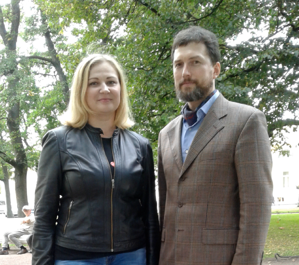 Виктор Моисейкин и я  - Ольга Меликян (автор канала GEM STONES) в Михайловском сквере в СПб.