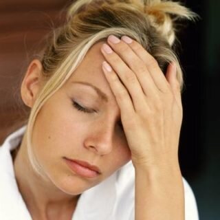 Ее признаками являются воспалительные процессы полости носа, носоглотки, гортани, трахеи, которые проявляются: