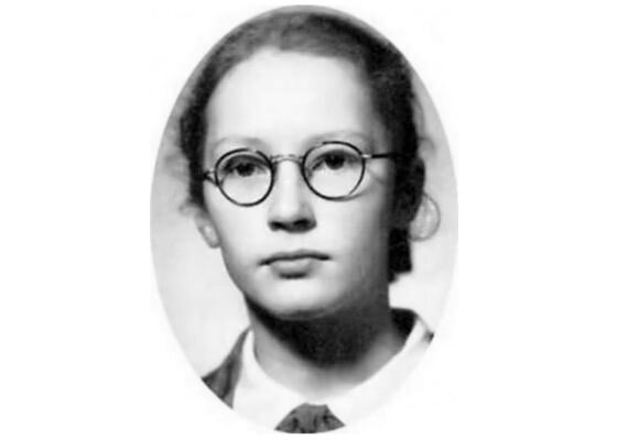 Алла Пугачева в детстве.