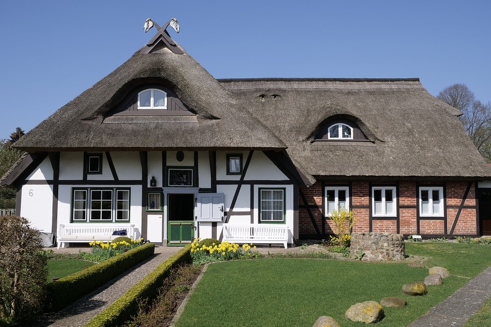 https://pixabay.com/photos/house-thatched-roof-thatched-3342747/