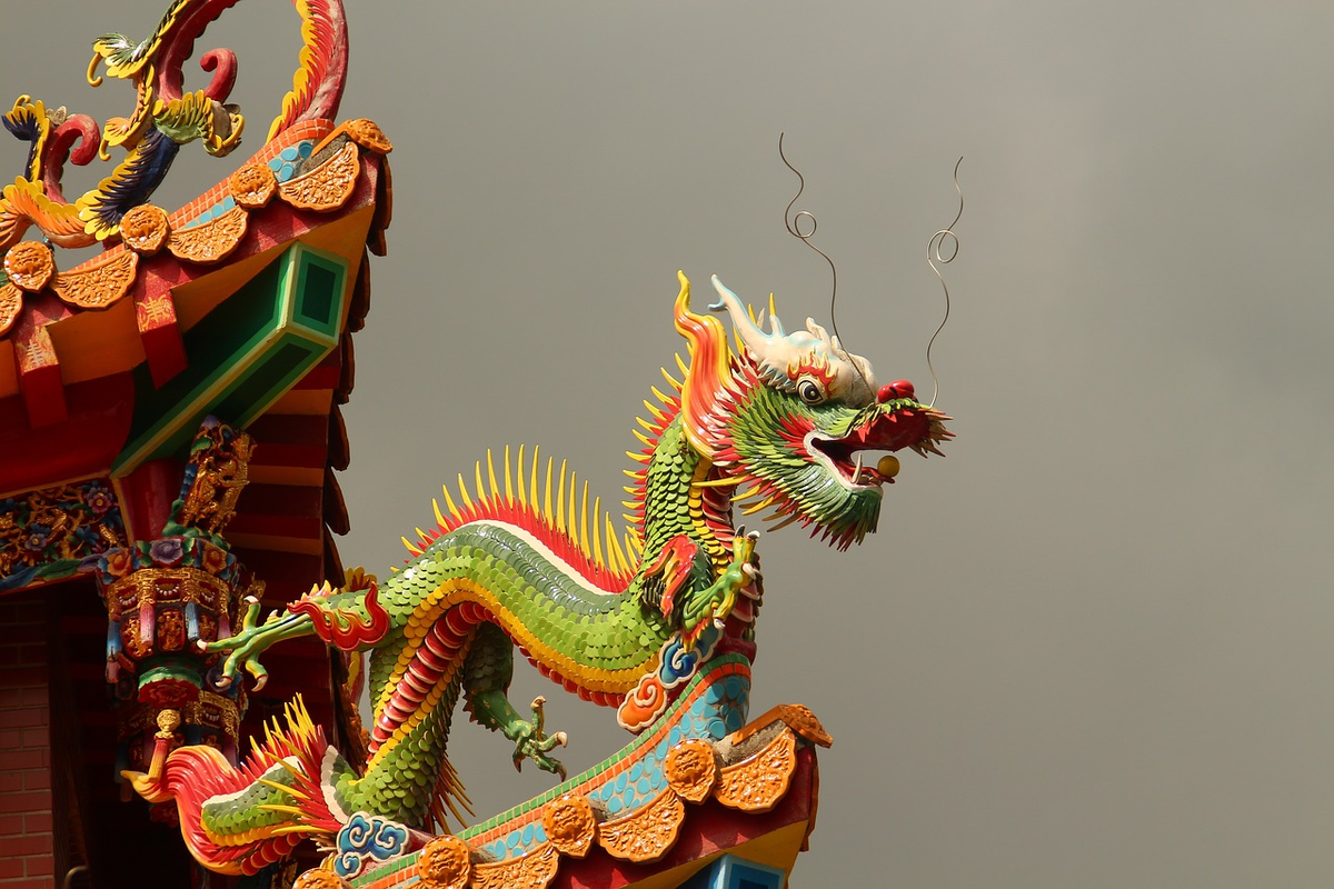https://cdn.pixabay.com/photo/2018/04/18/05/55/dragon-3329563_1280.jpg