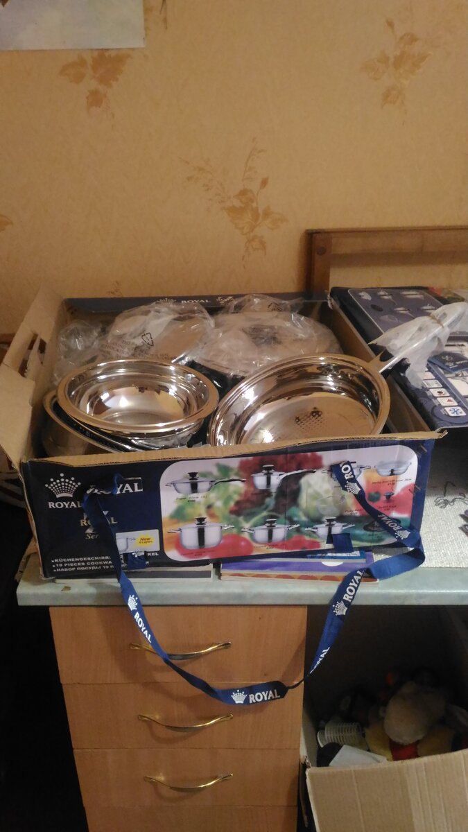 Вот эти сковородки и кастрюли