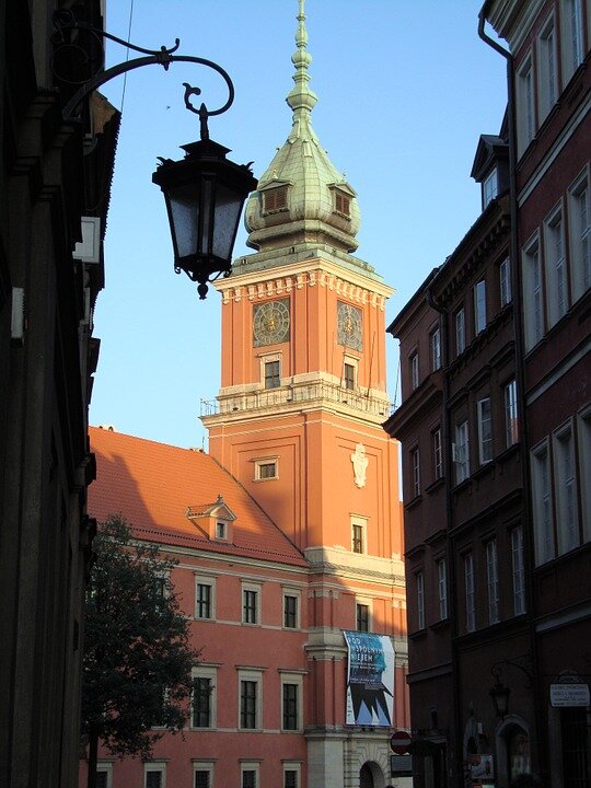 https://cdn.pixabay.com/photo/2015/10/07/22/07/warsaw-976910_960_720.jpg