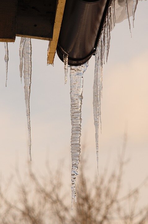 https://pixabay.com/photos/winter-icicle-frost-4014399/