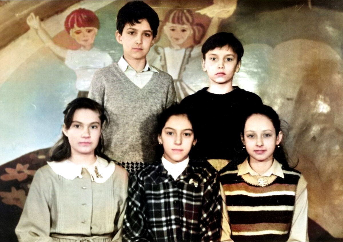 Два друга и девчонки, среди которых Таня, которая нравилась обоим