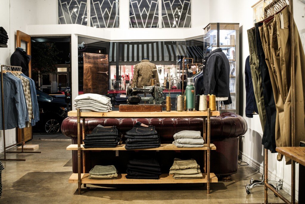 Москва улица каретный ряд 8 brandshop. Брендшоп москва. Магазин бренд шоп. Brandshop магазин москва. Пространство магазина.