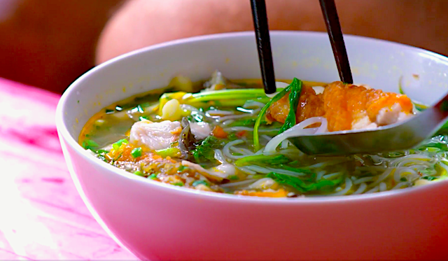 традиционный уличный Фо с креветкой