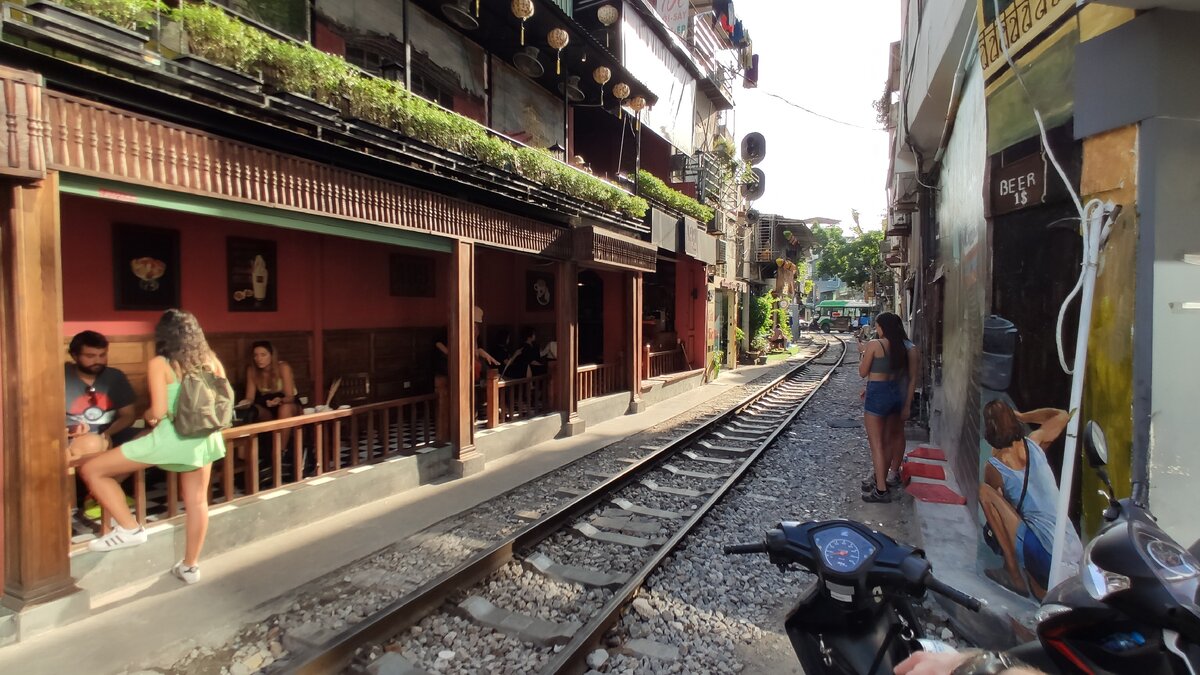 Где-то в Ханое. Все фото в статье сделаны мной на смартфоны Google Pixel 2 и Xiaomi Mi9