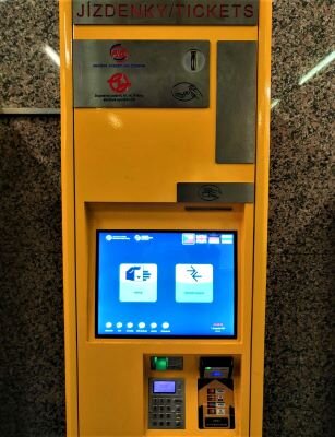 Новые автоматы принимают и наличку, и карты