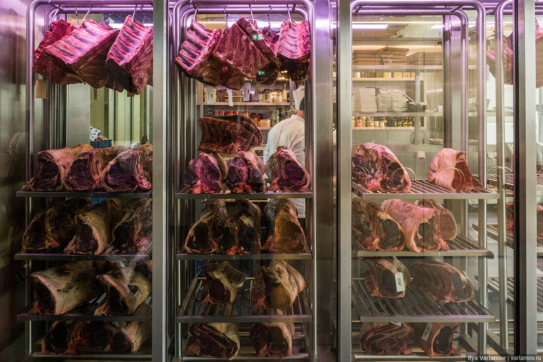 Специальная камера для сухого вызревания мяса. Такие есть в лучших мясных ресторанах