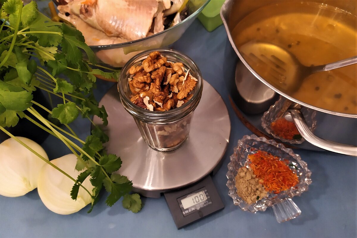 А грецких орехов - 100 г