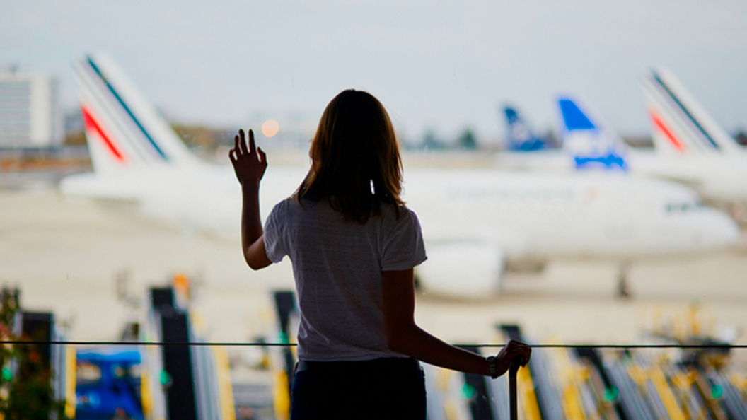 Молодежь уезжает из россии. Молодежь уезжает из россии. Молодежь уезжает из россии. Молодежь уехать. Люди уезжают из города.