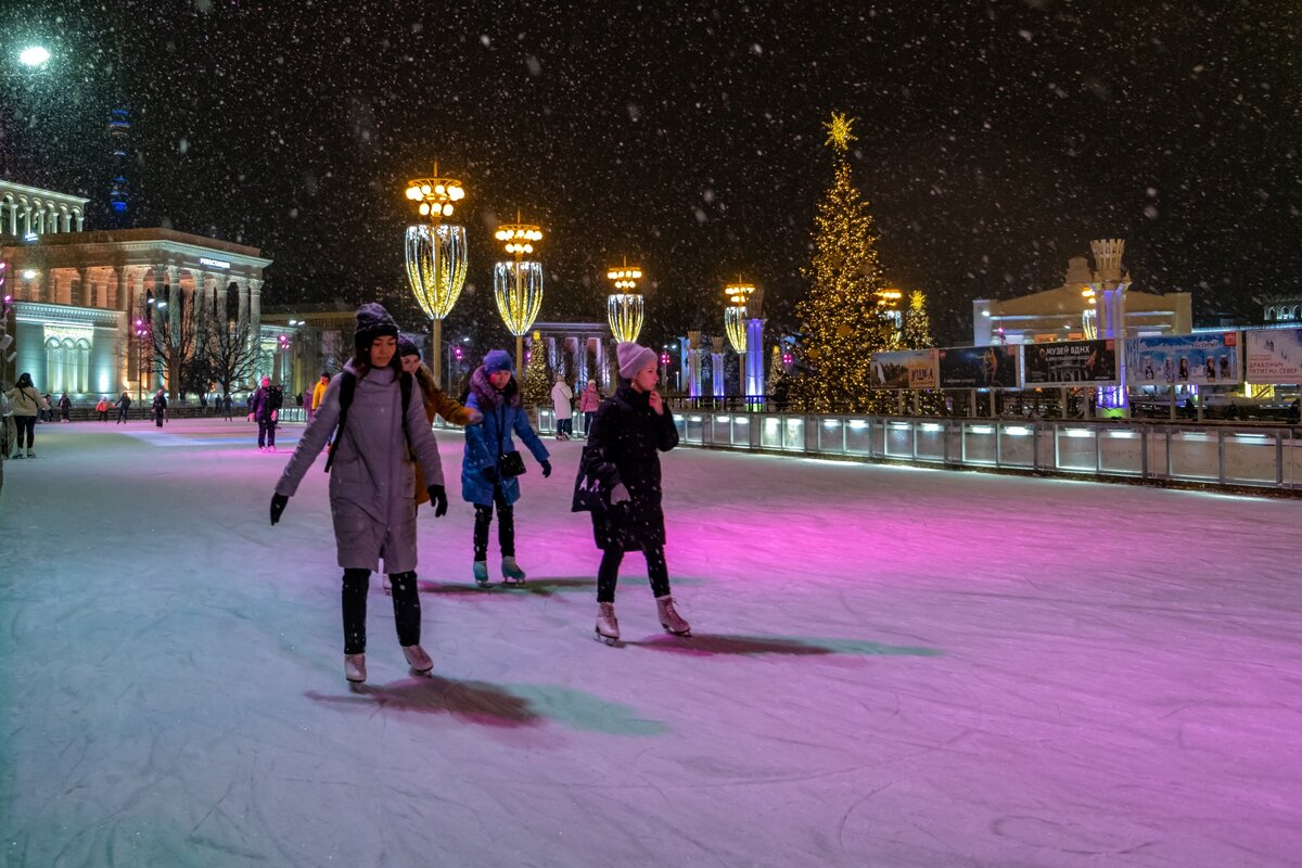 Вднх сейчас фото зимой 2024. Каток ВДНХ. Центральный каток.