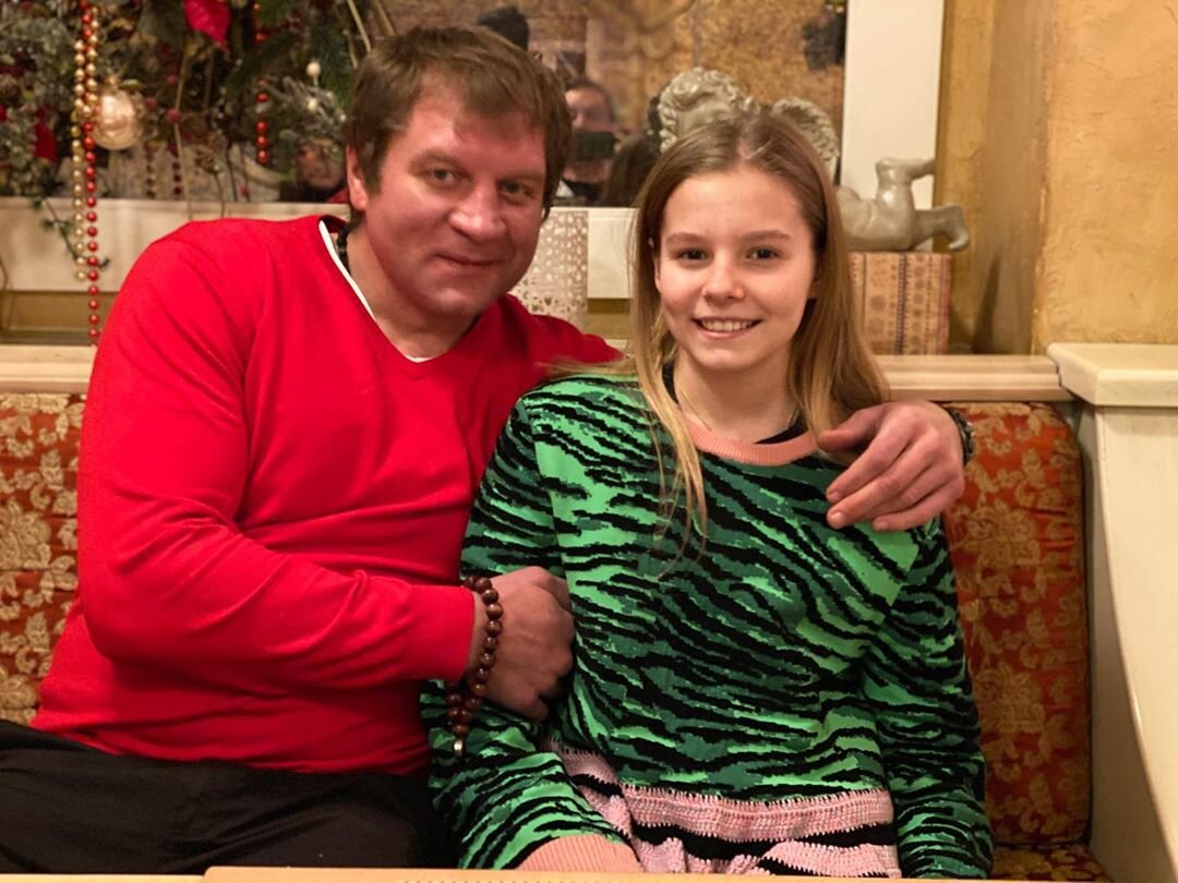 Александр емельяненко биография личная жизнь Емельяненко поспорил на машину, что не будет пить год Русские Бойцы Дзен