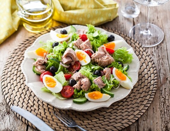 Овощной салат с тунцом