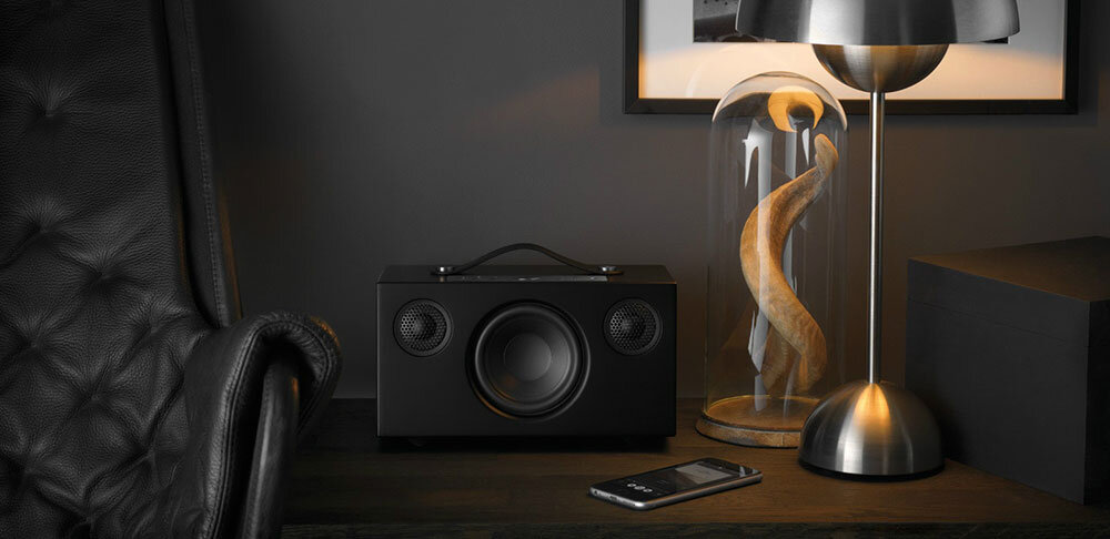 Для получения такого изысканного дизайна, корпус окрашивается специальной матовой краской. Очень маркой матовой краской. Стоит Audio Pro Addon C10 порядка 21 000 рублей