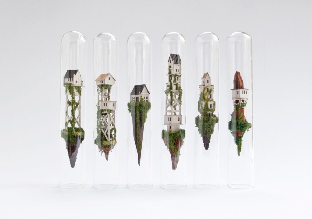 Парящие домики Розы де Йонг https://steampunktendencies.com/artists-creates-floating-worlds-in-test-tubes/