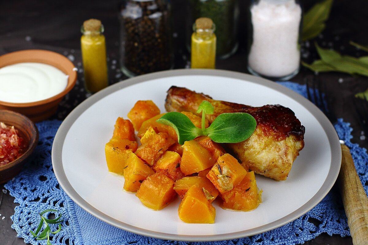 Тыква запеченная с курицей. Второе блюдо с тыквой. Пряная тыква в духовке. Курица с тыквой в духовке. Пряная тыква по сицилийски.