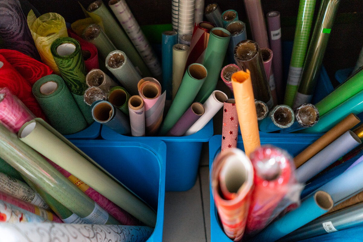 Оберточная бумага в качестве фонов букетов.