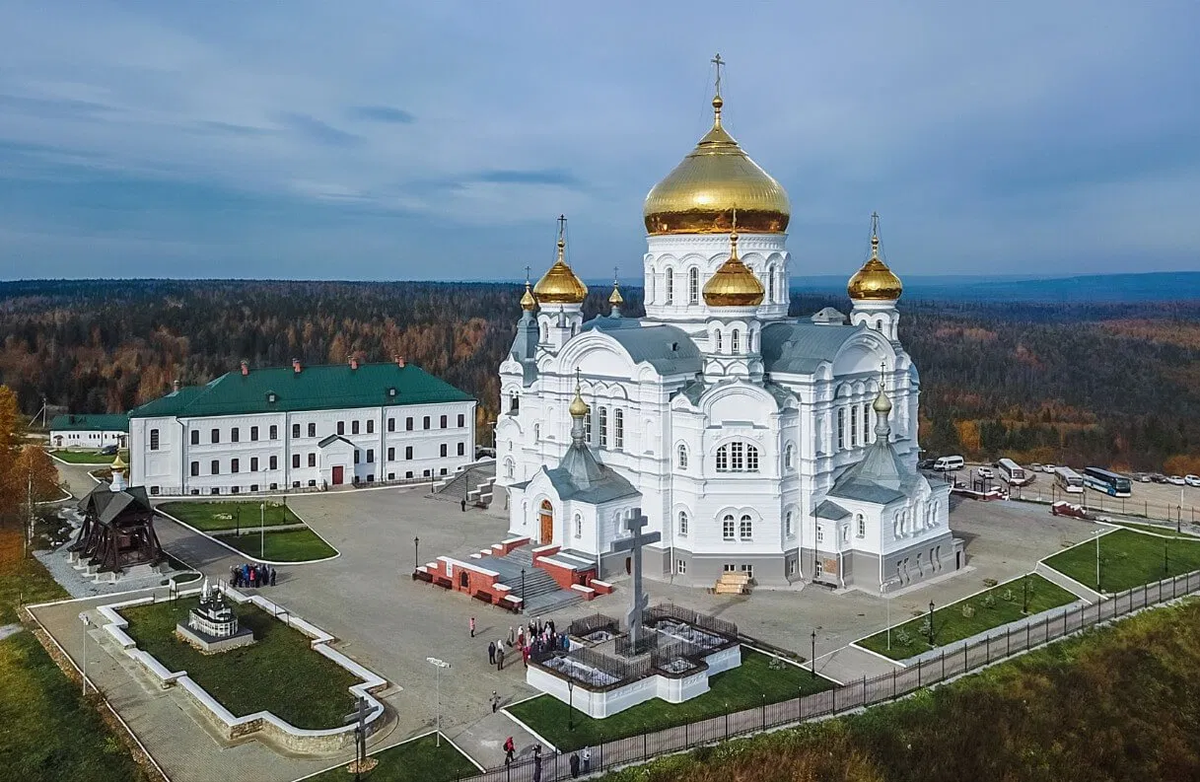 Храм на восстании пермь. Белогорье Пермский край монастырь. Белогорский Николаевский монастырь Пермь. Белая гора Пермский край монастырь. Белогорский монастырь Кунгур