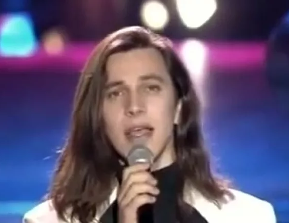 Дубровин исполняет "Ах какая женщина" на Песен года 1996