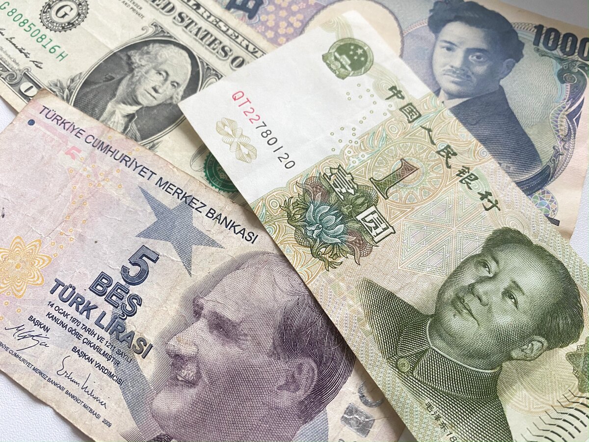 Много бумажек, но мало денег :) Фото из личного архива