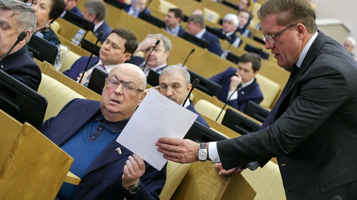 Источник: http://duma.gov.ru/multimedia/photo/11468/