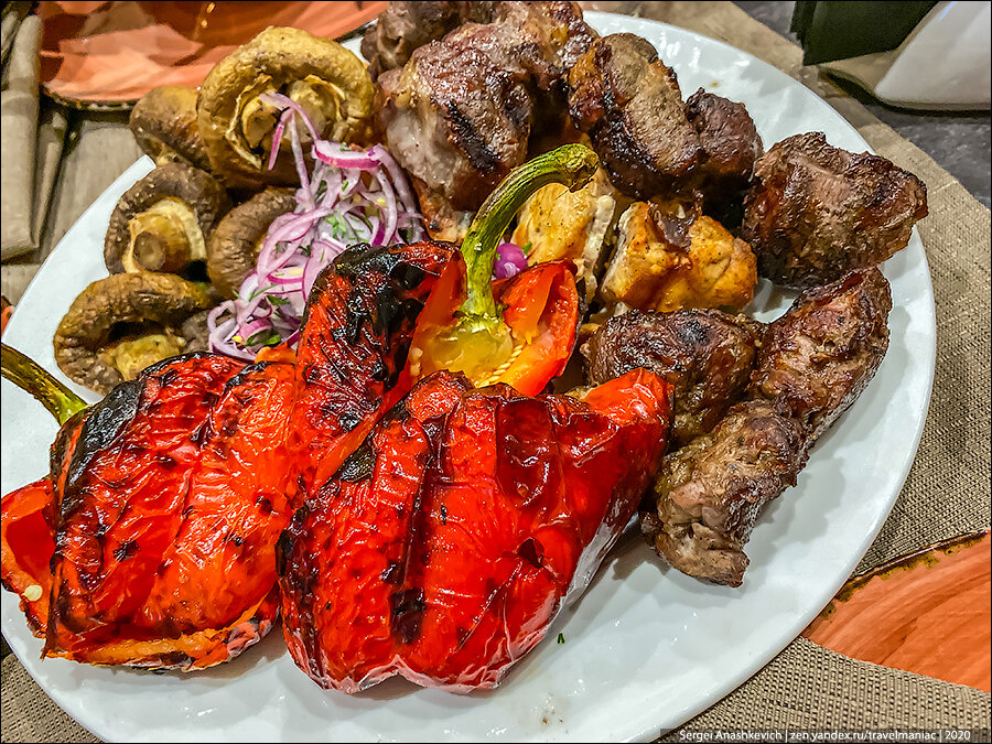 Съели сумели оренбург. Самая вкусная Кавказская кухня. Банкетные блюда кавказской кухни. Блюда кавказской кухни с мясом. День кавказской кухни.