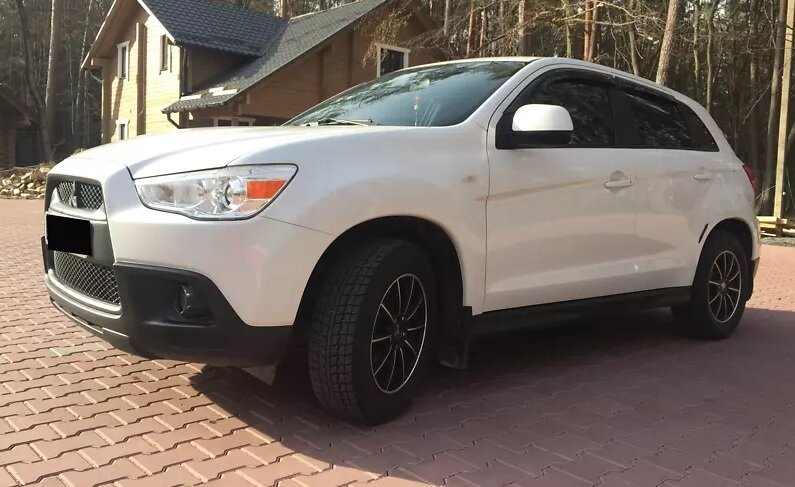 Агрессивный дизайн ASX привлекает окружающих.