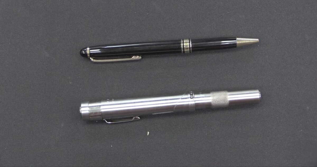 сверху обычная ручка, снизу ручка Бравермана