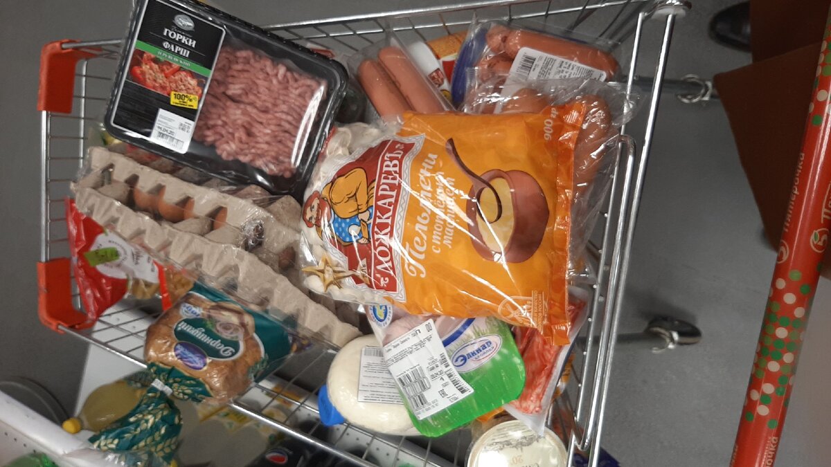Это только часть продуктов, которые я закупил накануне самоизоляции 