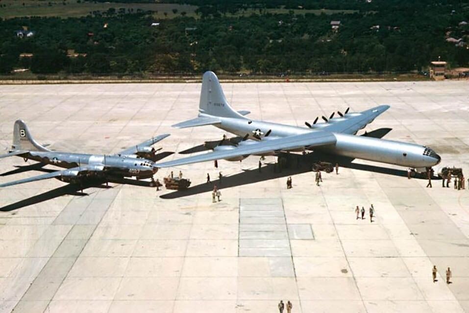 Сравнение B-29 и B-36 (источник: Яндекс картинки) .