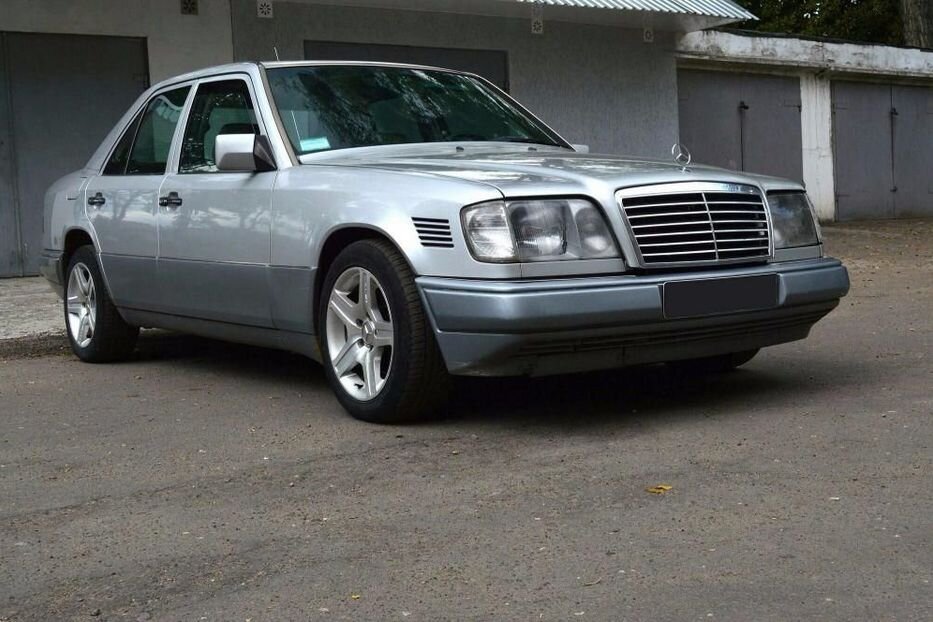  2 место • Mercedes-Benz E-класс 2.2 M.T 1994г  - автомобилей бизнес-класса
Из минусов: Коррозия, налог 
Страна-производитель Германия 
 Налог в РФ ≈ 8000 руб
Средняя цена в РФ ≈ 150.000 руб
