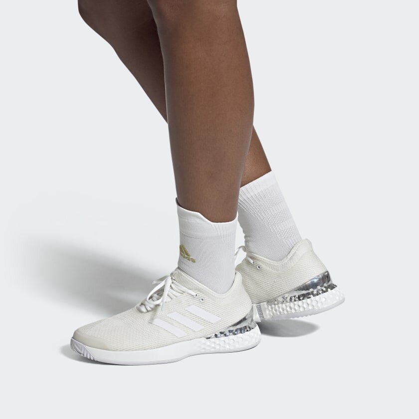 Теннисные кроссовки Adidas Ubersonic 3 Hard. Фото с официального сайта магазина https://www.adidas.ru/ 