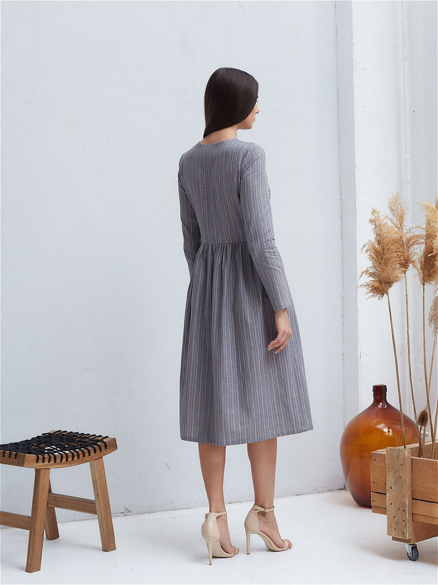 Листайте галерею, чтобы рассмотреть платье в деталях