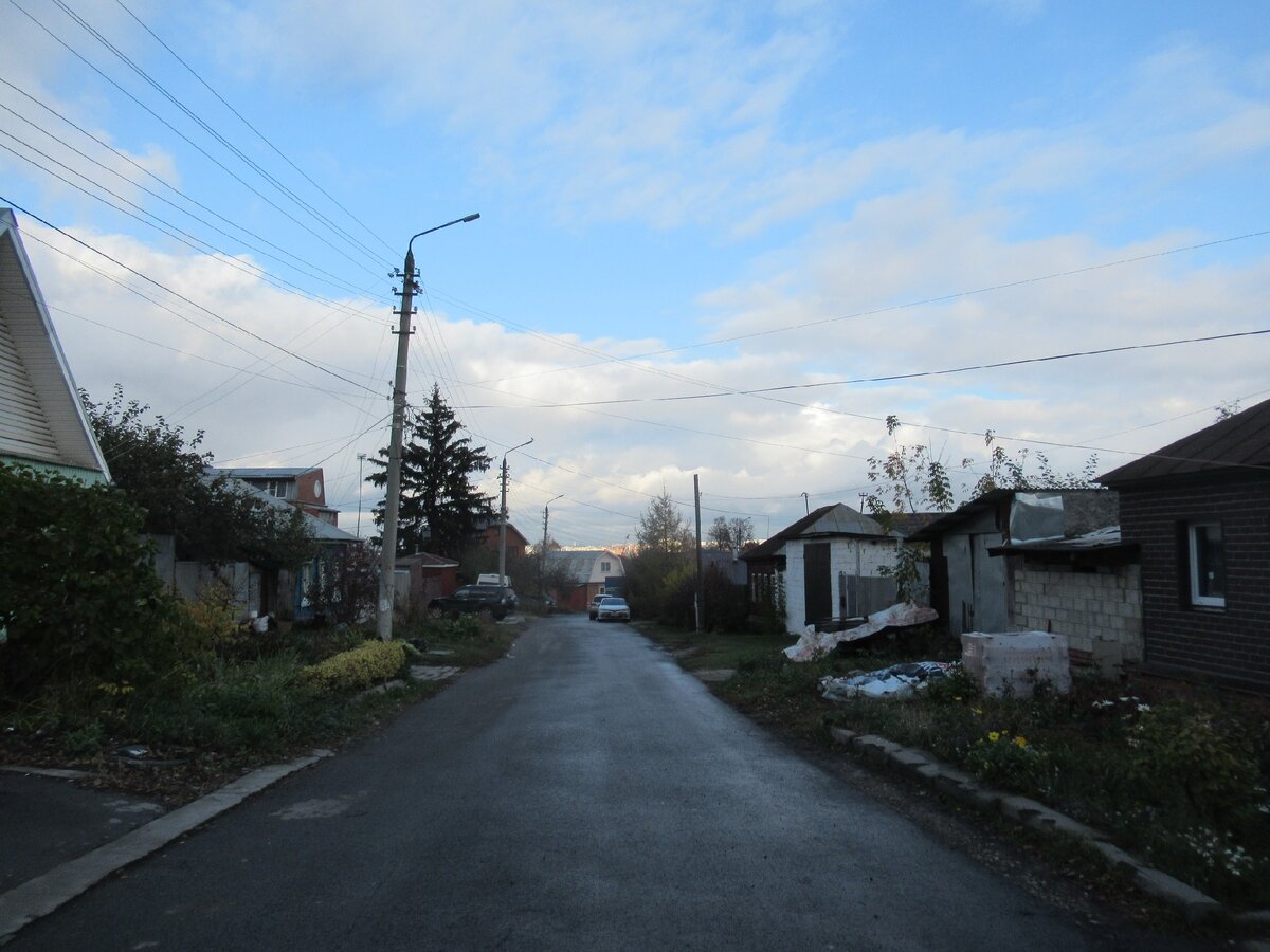 Вид на переулок с его начала