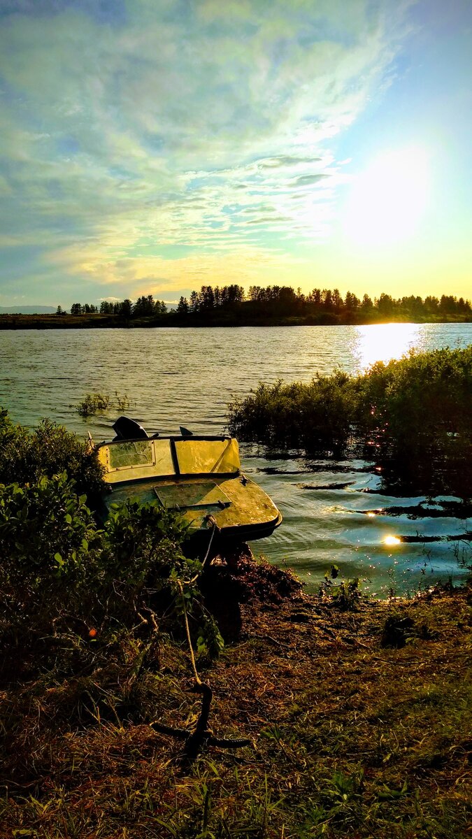 Лодка, на которой мы добирались. 