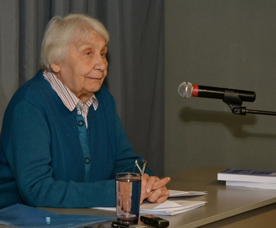 Зоя Фёдоровна на научной конференции. Фото из личного архива. 