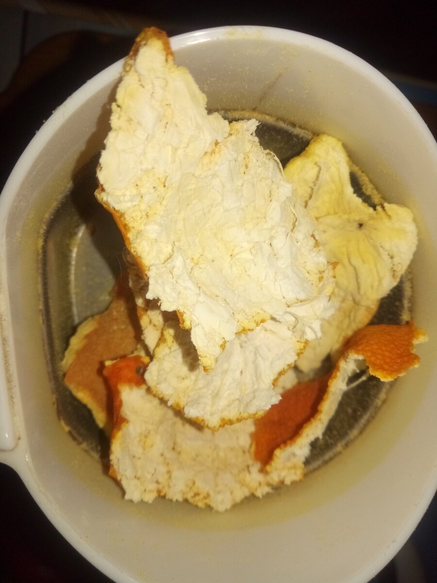 Высушенные кожурки мандаринов
