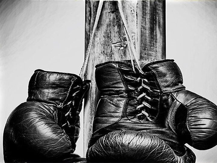 Каждый день наполнен тысячами событий, наполняющих историю бокса великими именами и грандиозными боями. Давайте вспомним некоторые из них 