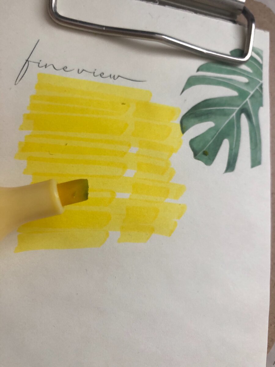 Я люблю гелевые ручки, а маркер пачкается ;(