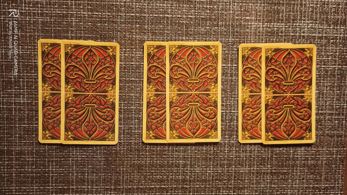 Чтобы увидеть карты, которые Вам выпали, пролистайте фотографии